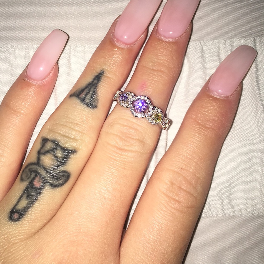 Size 7 ring.